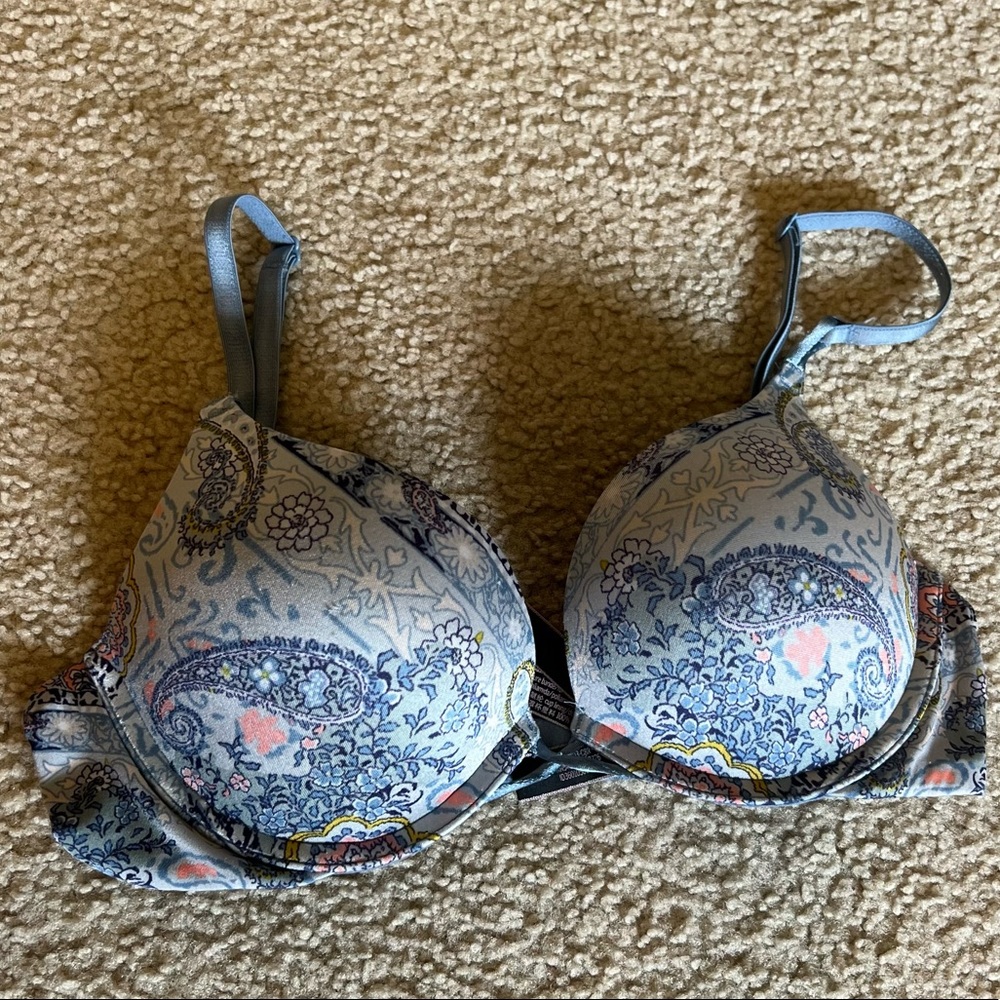 Victoria’s Secret Bombshell Bra 32B